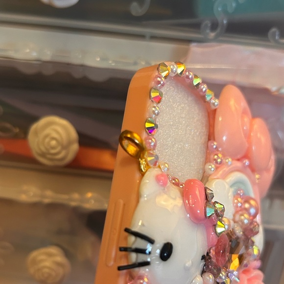Hello Kitty iPhone Case! Beautiful!!! - Picture 3 of 3